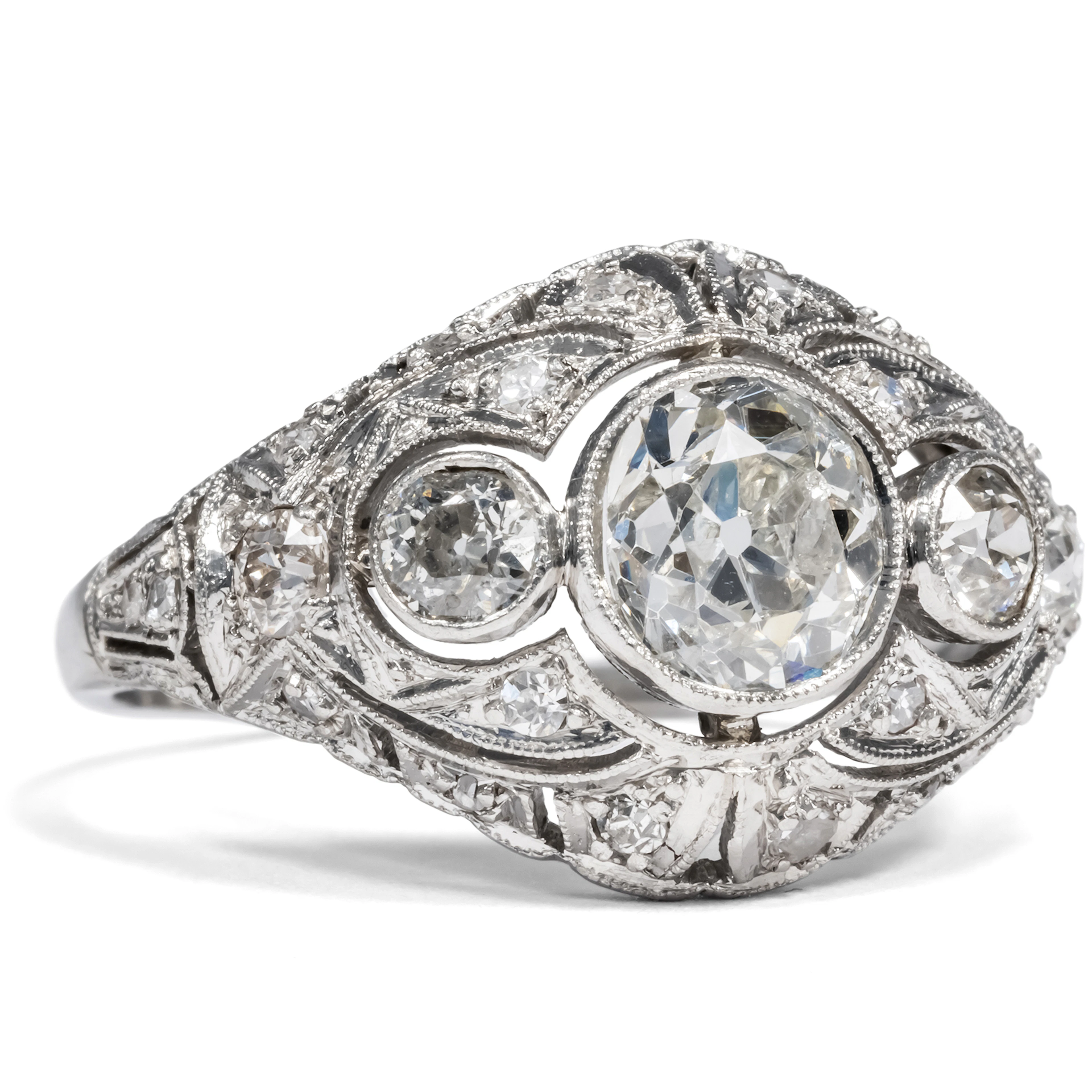 Exquisite Art Deco Ring With 2.01 ct Diamonds Set in Platinum, c. 1930