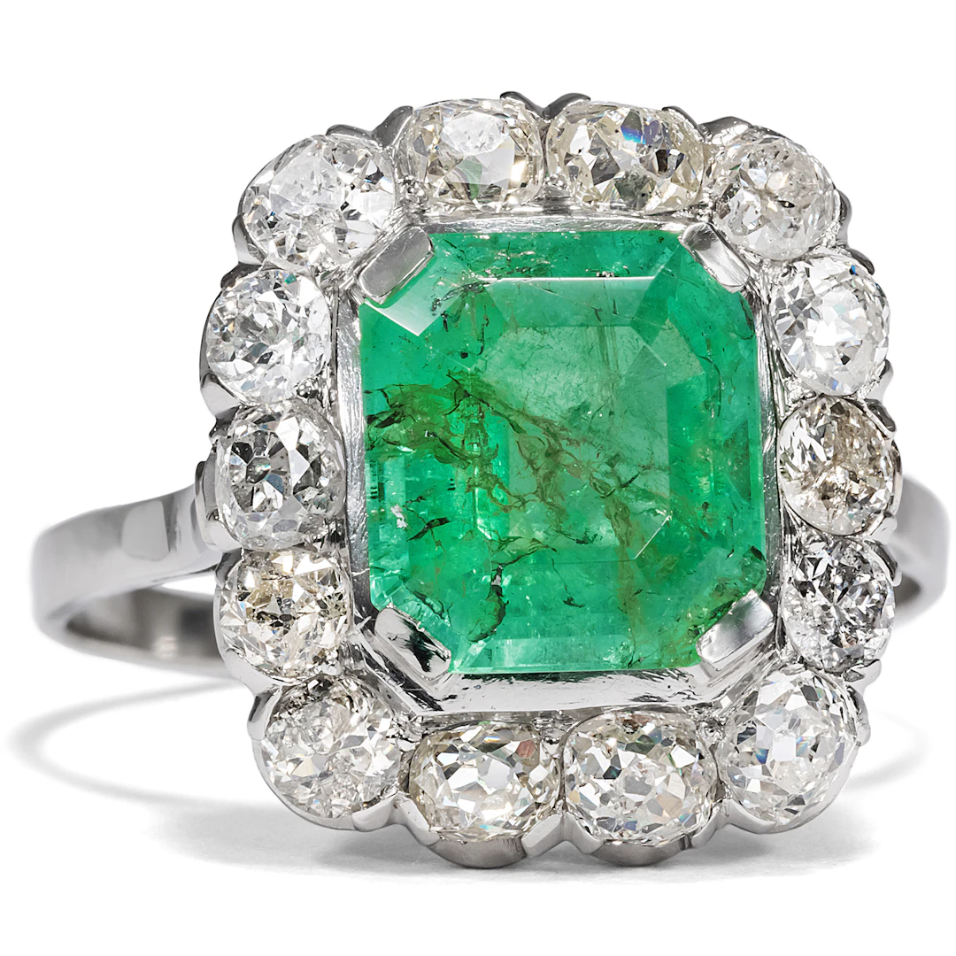 Antique Ring With Colombian Emerald & Diamonds in Platinum, Circa 1910