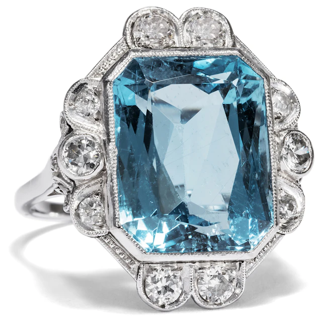 Gorgeous Aquamarine Ring With Diamonds in White Gold & Platinum, c. 1930