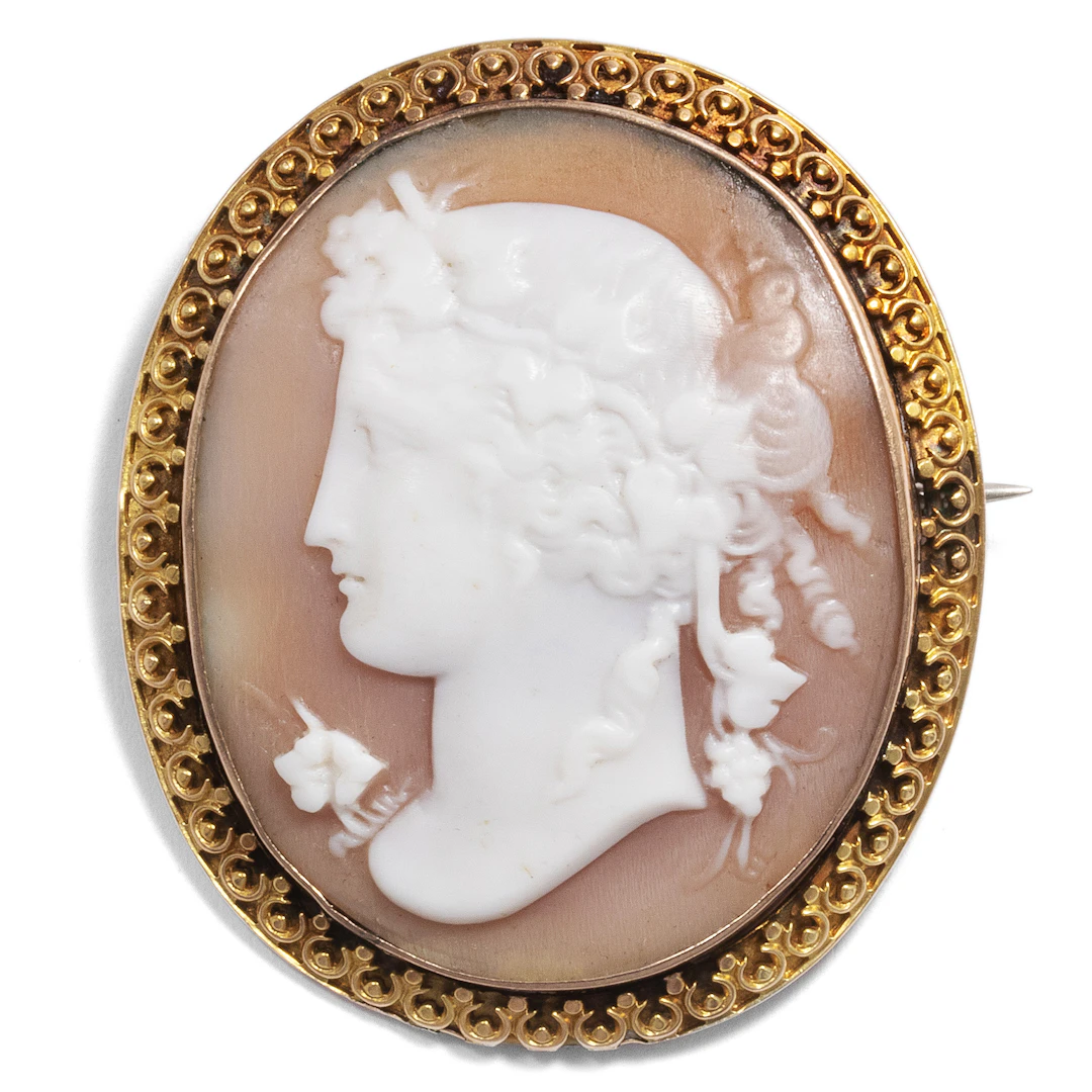 Antique Shell Cameo With Personification Of Fidelity In Gold Setting