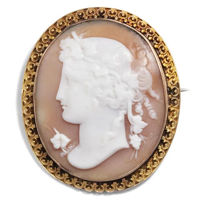 Antique Shell Cameo With Personification Of Fidelity In Gold Setting