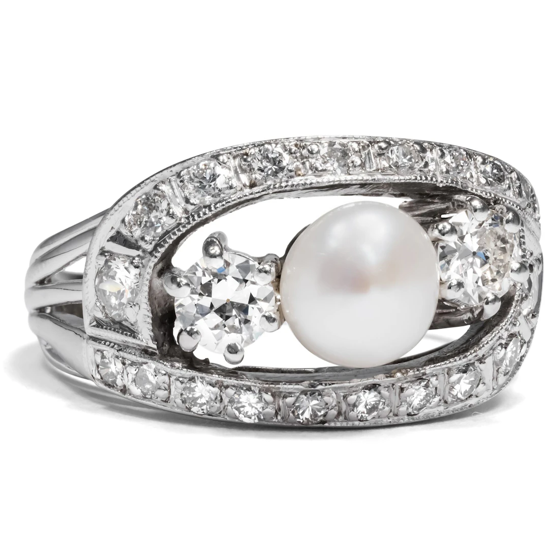 Elegant Vintage White Gold Ring With Natural Pearl & Diamond Set