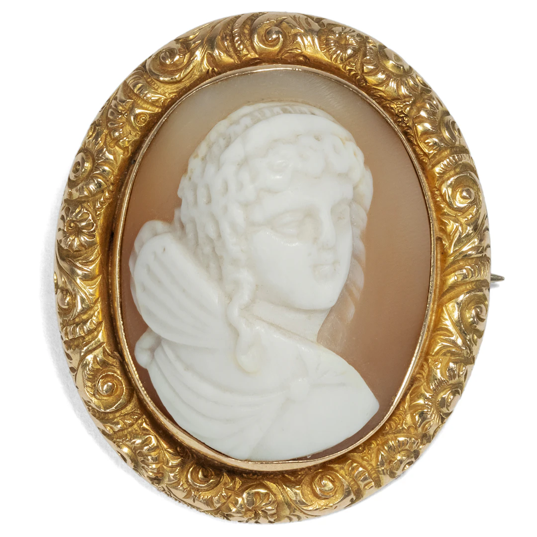 Small Shell Cameo With Depiction of Psyche as a Brooch, Around 1855