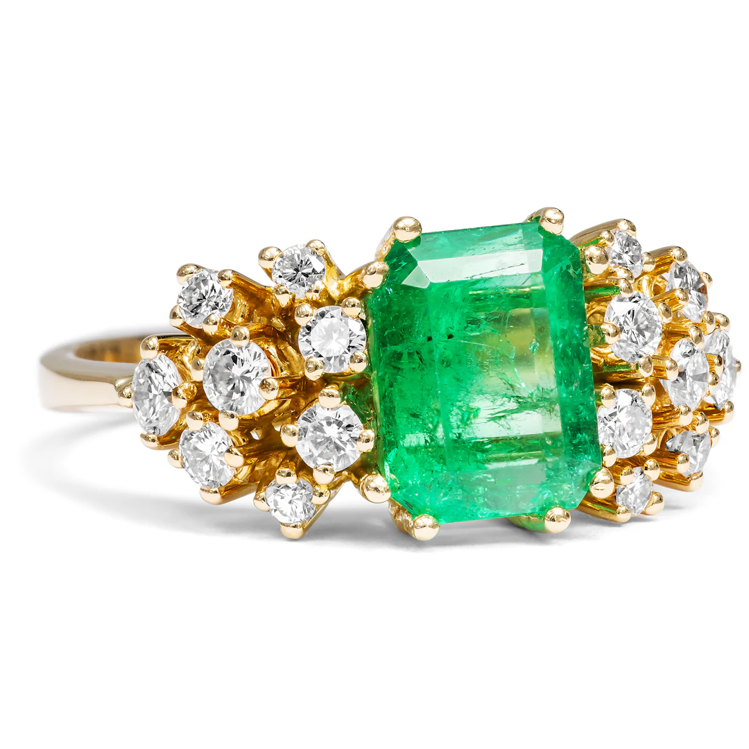 Precious Vintage Ring with Colombian Emerald & Diamonds in Gold, Circa 1980