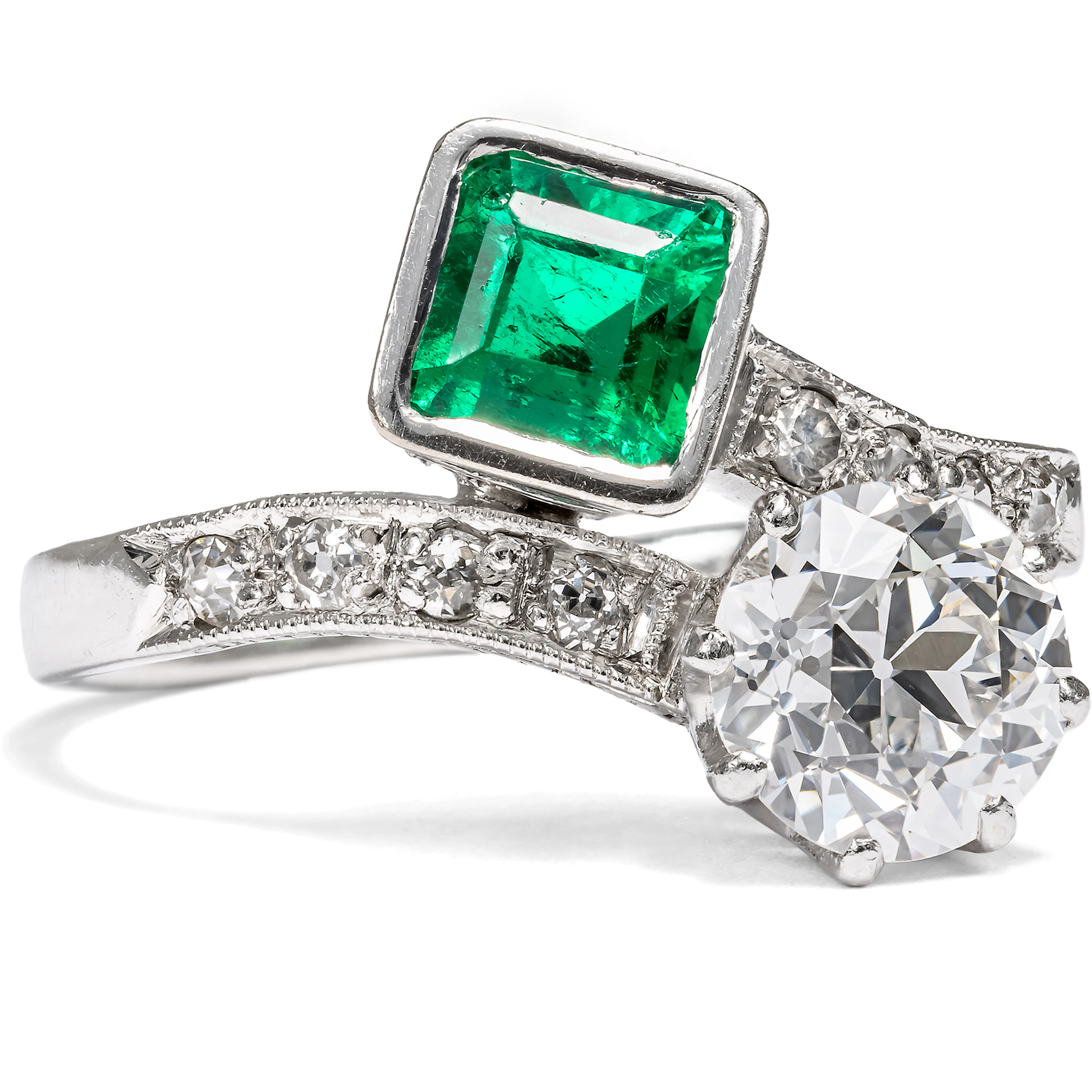 Splendid Art Deco Ring with Colombian Emerald & Diamonds in Platinum, c. 1925