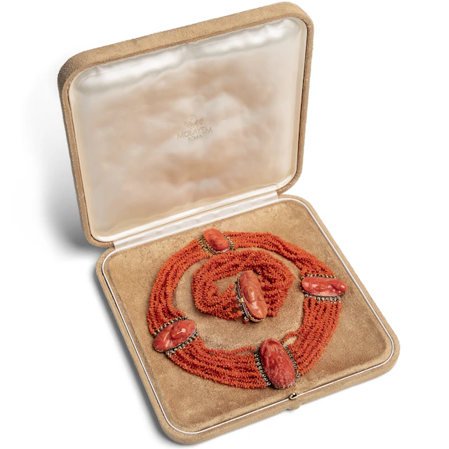 Antique Demi-Parure of Necklace and Bracelet in Mediterranean Coral