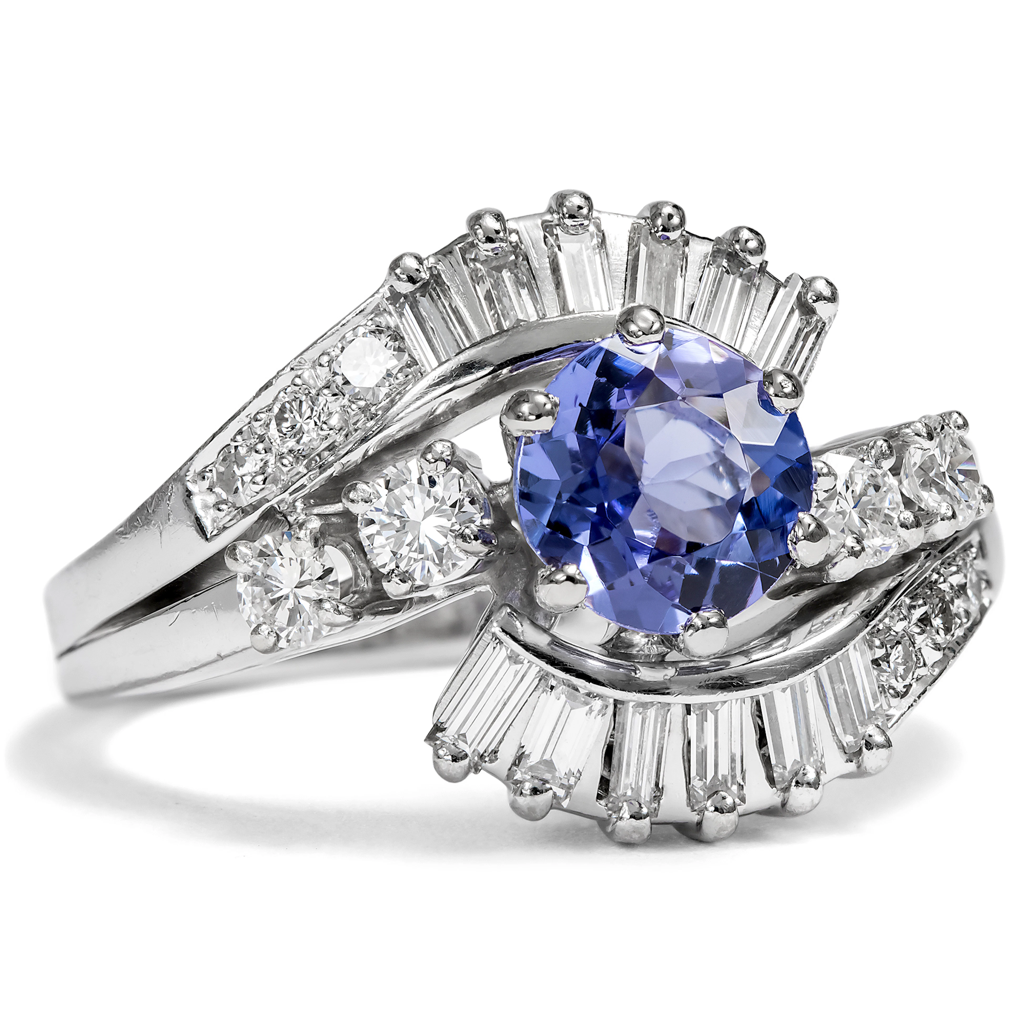 Elegant Vintage Ring with Tanzanite & Diamonds in White Gold, Circa 1975