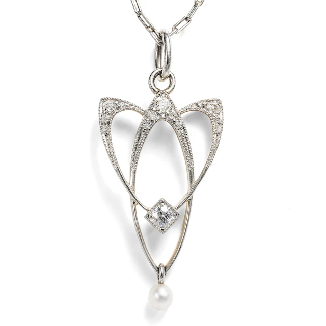 Art Nouveau Pendant in Platinum and Gold with Diamonds and a Natural