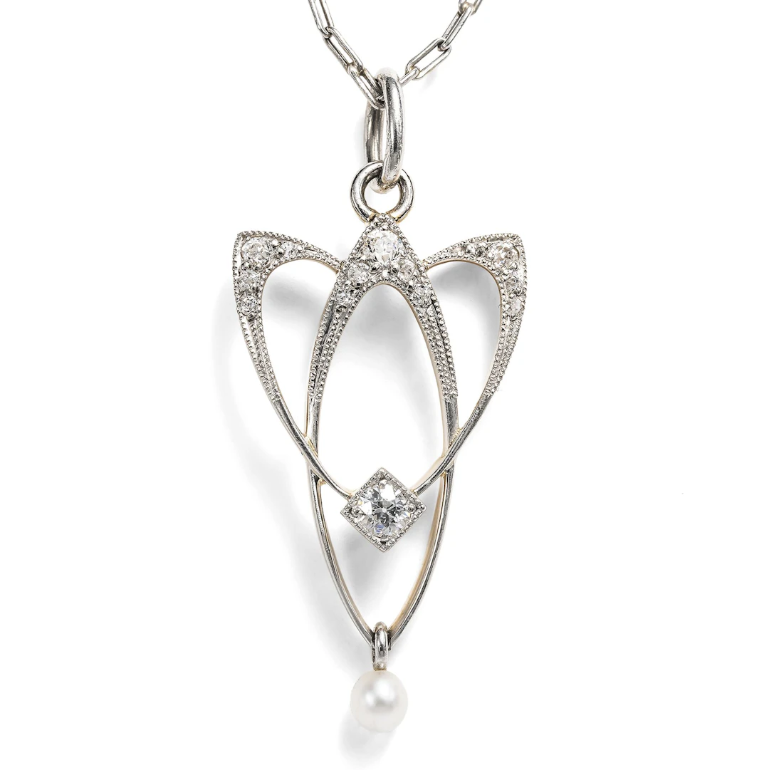 Art Nouveau Pendant in Platinum and Gold with Diamonds and a Natural