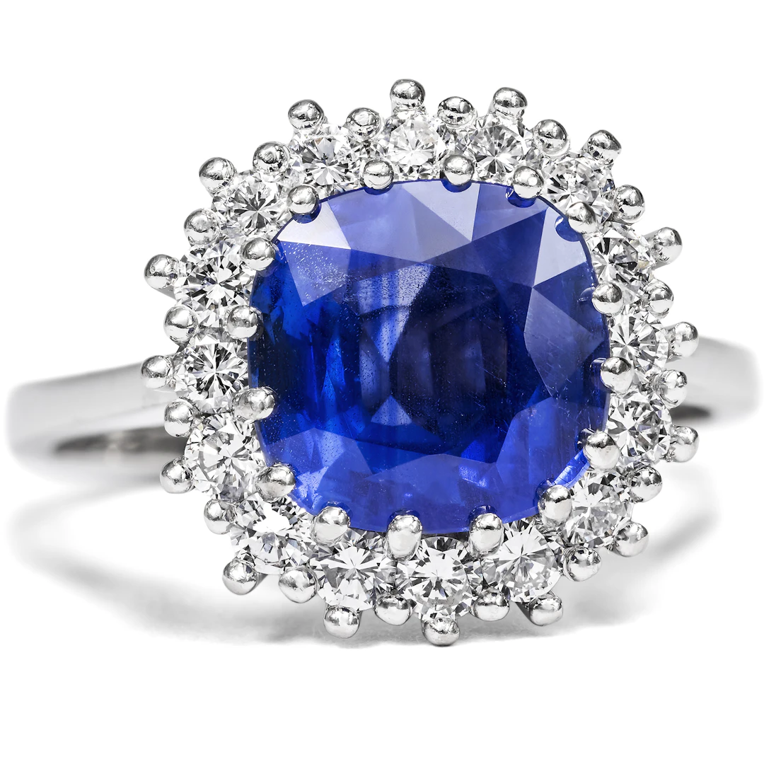 Precious entourage ring with untreated sapphire & diamonds, ca. 1975