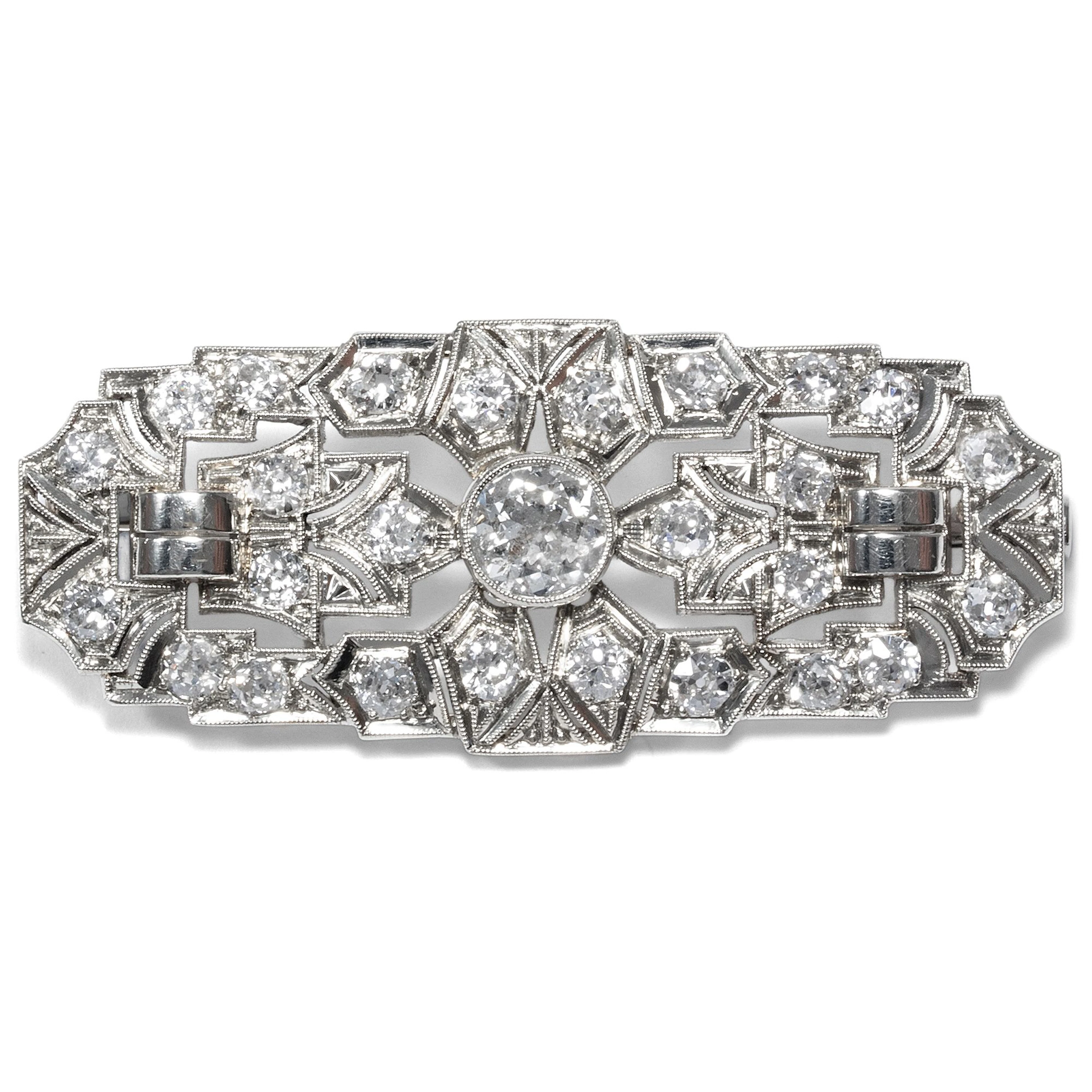 Glamorous Art Deco Brooch With Diamonds in White Gold, Vienna, 1930s