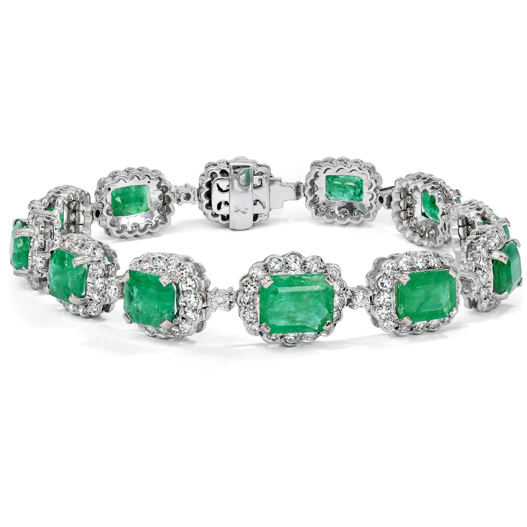 Luxurious Vintage Emerald and Diamond Cluster Bracelet in White Gold, c. 1960s