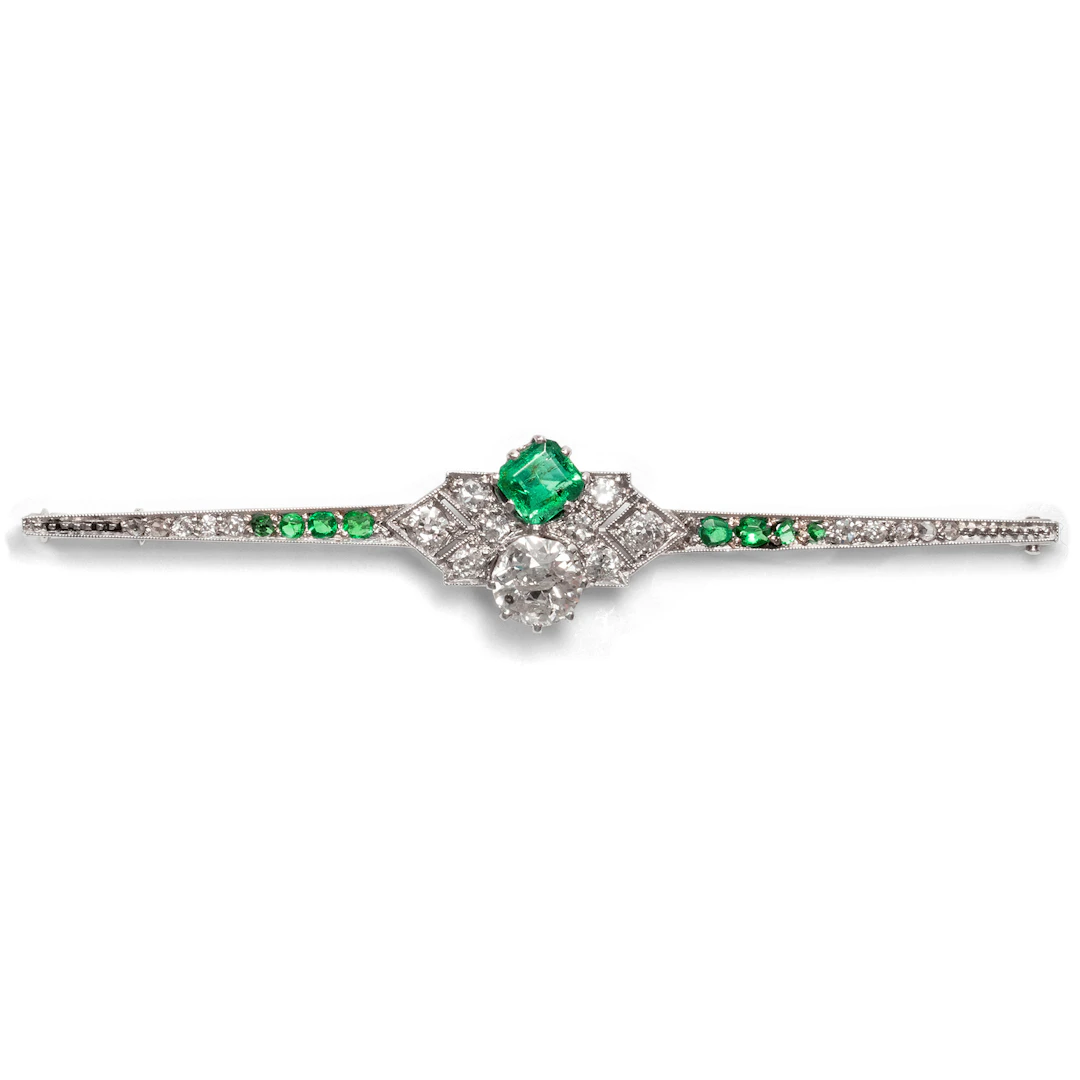 Elegant Déco Bar Brooch with Emeralds and Diamonds, c. 1920s