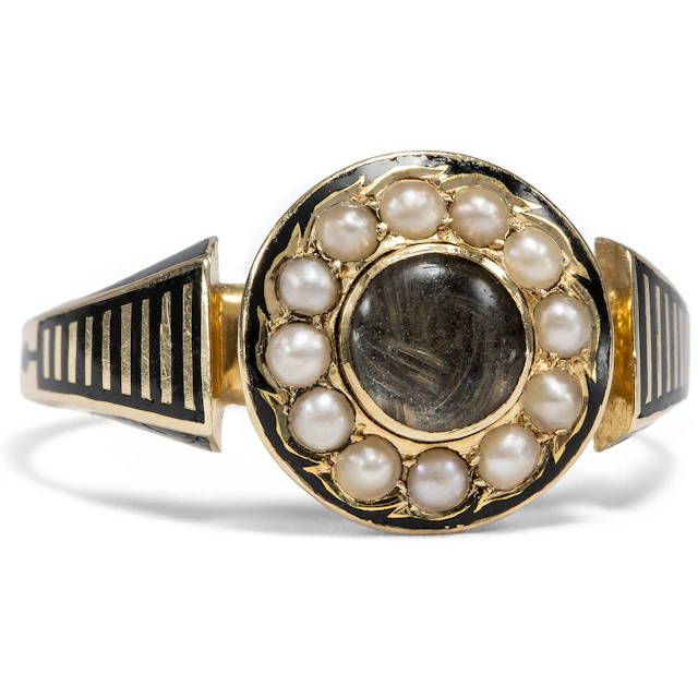 Victorian Mourning Ring with Braided Hair & Pearls In Gold, London c. 1890