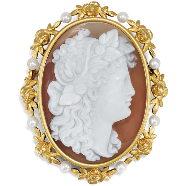 Fine Antique Cameo Made of Hardstone in a Floral Gold Setting with