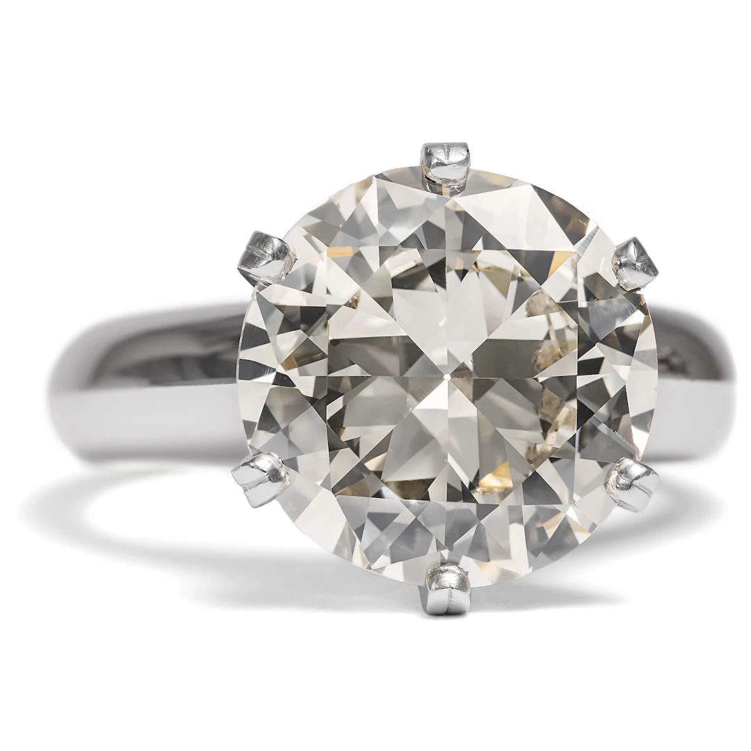 Contemporary Platinum Ring with 6.75 ct Vintage Brilliant, c. 1960 & later