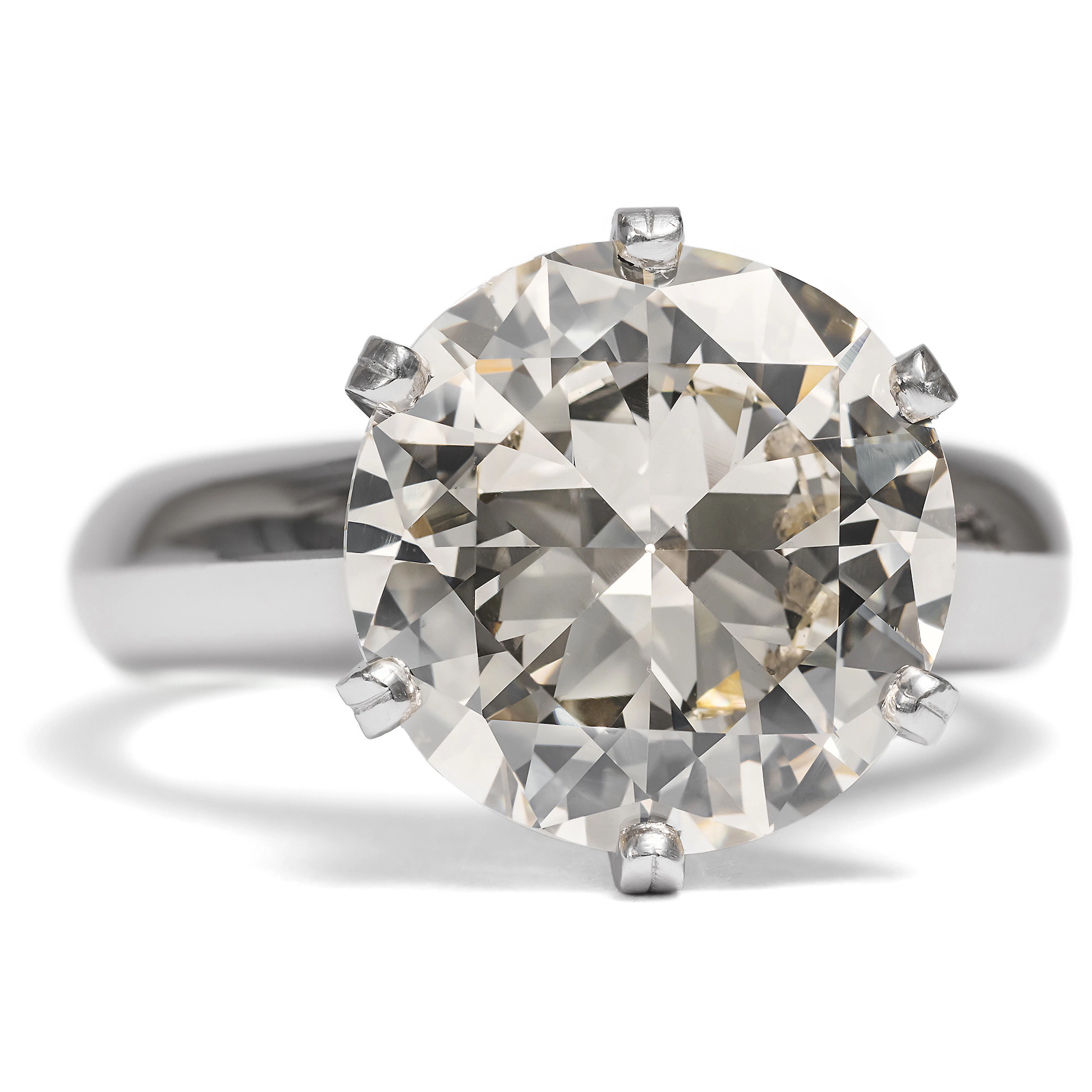 Contemporary Platinum Ring with 6.75 ct Vintage Brilliant, c. 1960 & later