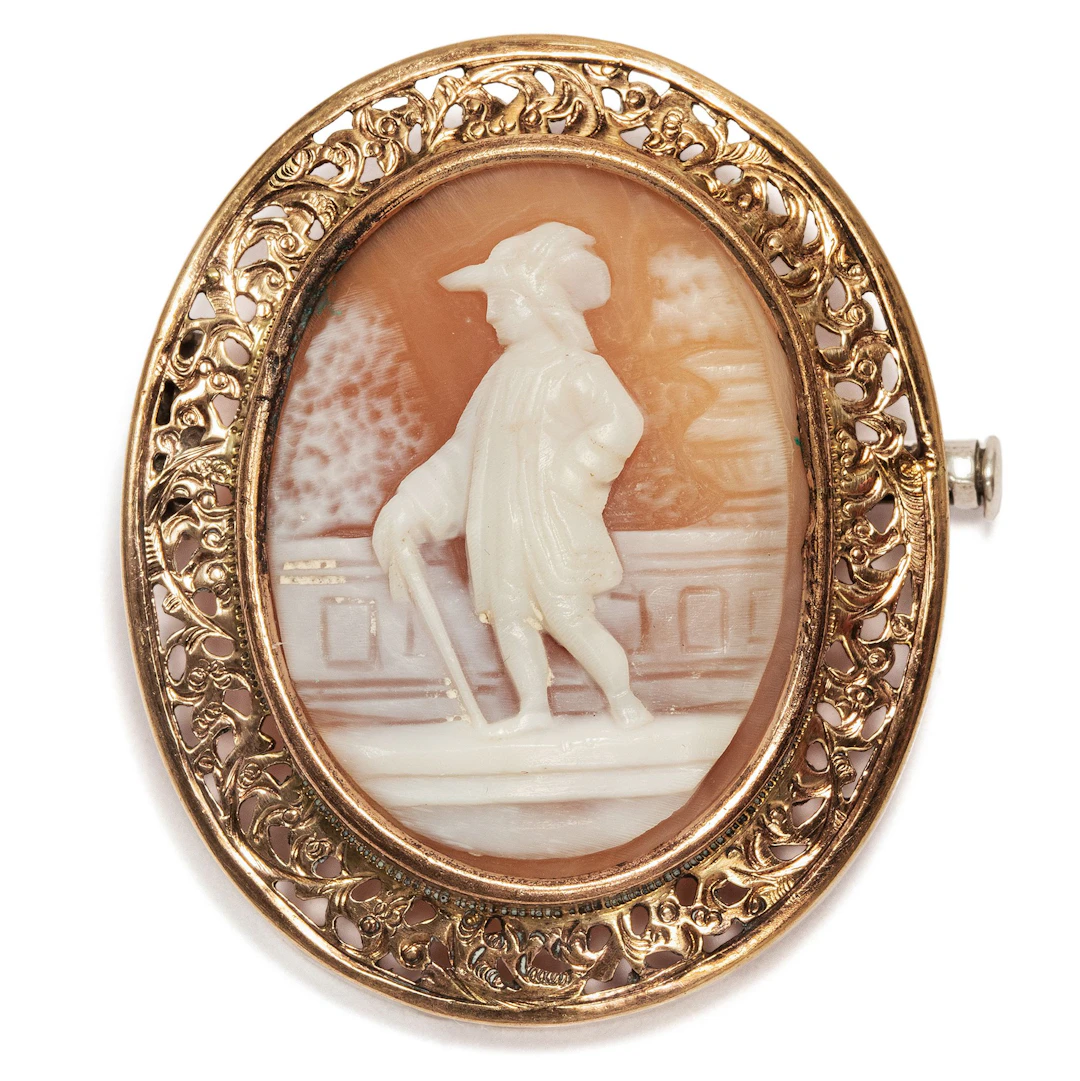 Gallant shellgemme in gold setting, probably France around 1890