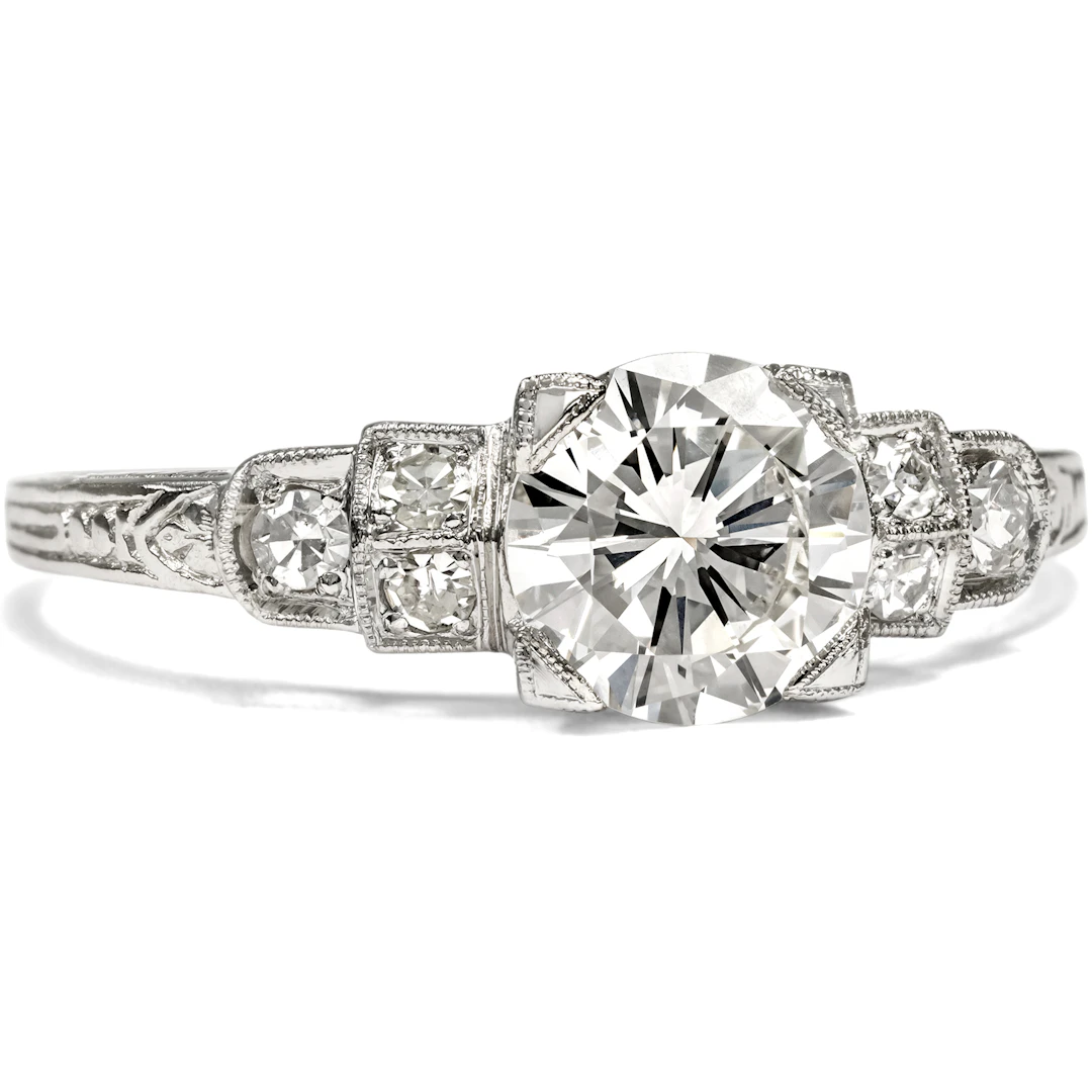 Elegant Platinum Ring with a 0.95 ct Brilliant-Cut Diamond Solitaire