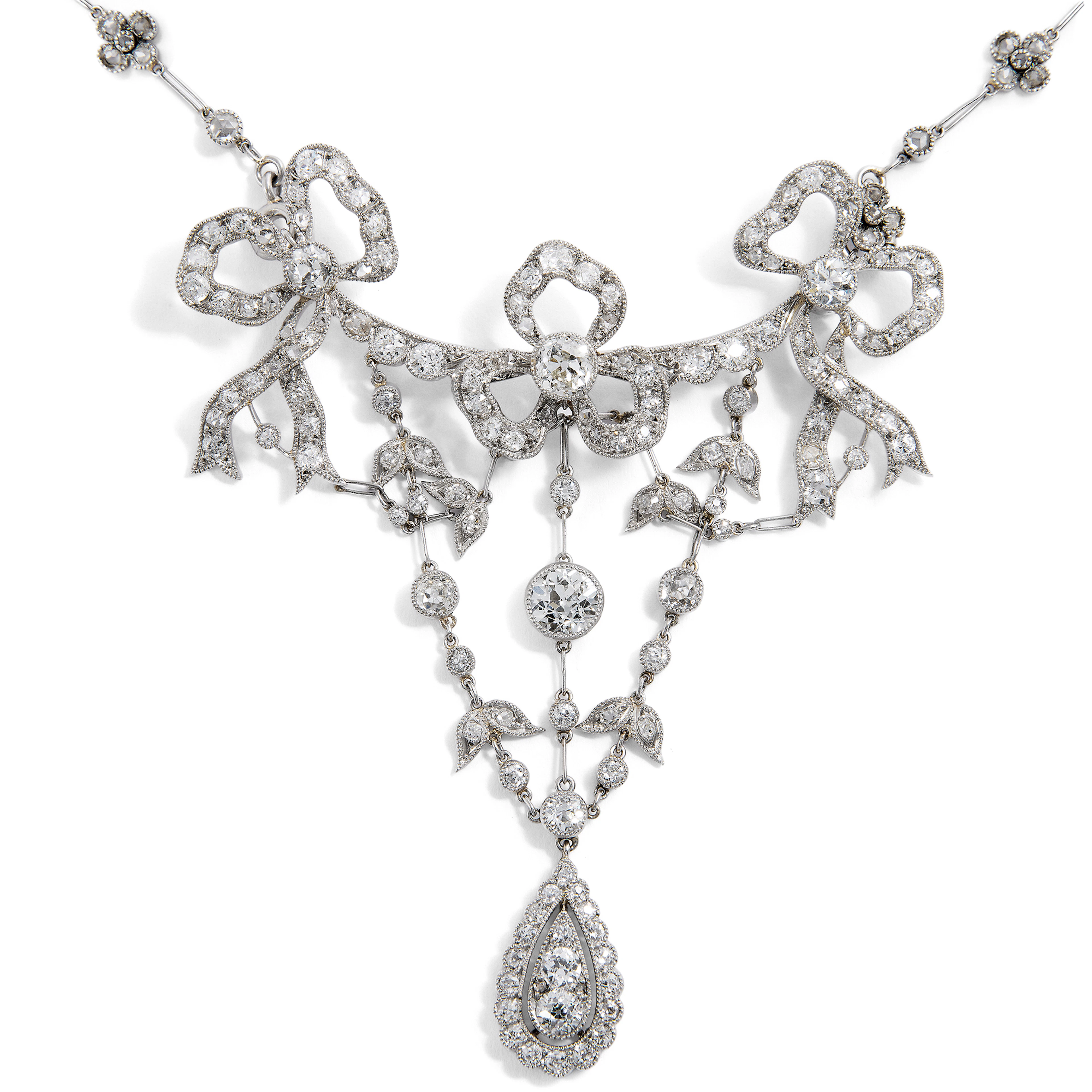 An Elegant Garland-Style Diamond Necklace in Platinum, c. 1905