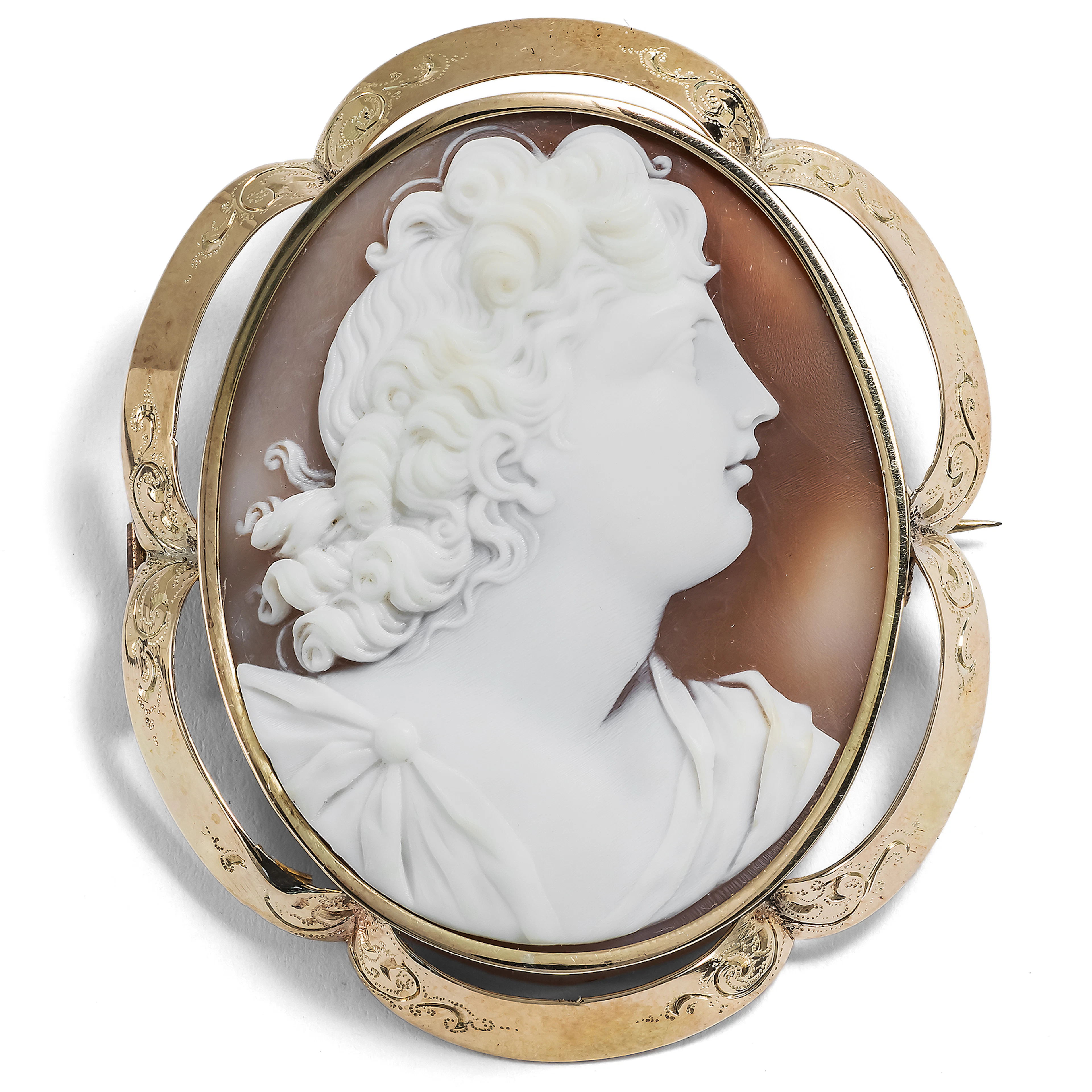 Antique brooch with high quality shell cameo in gold, circa 1860