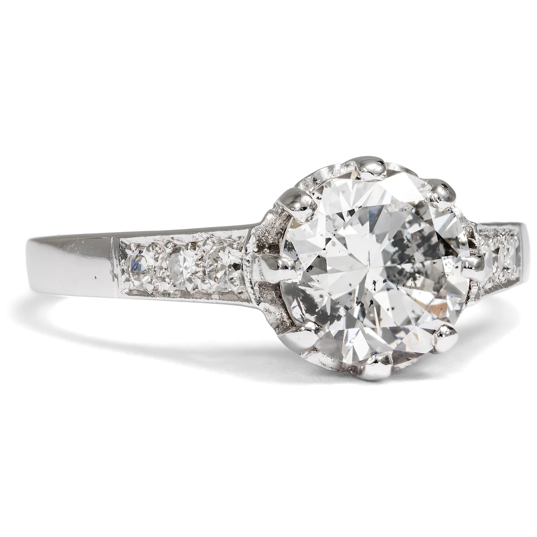Stunning Vintage Ring with a 1.60 ct Brilliant-Cut Solitaire in White