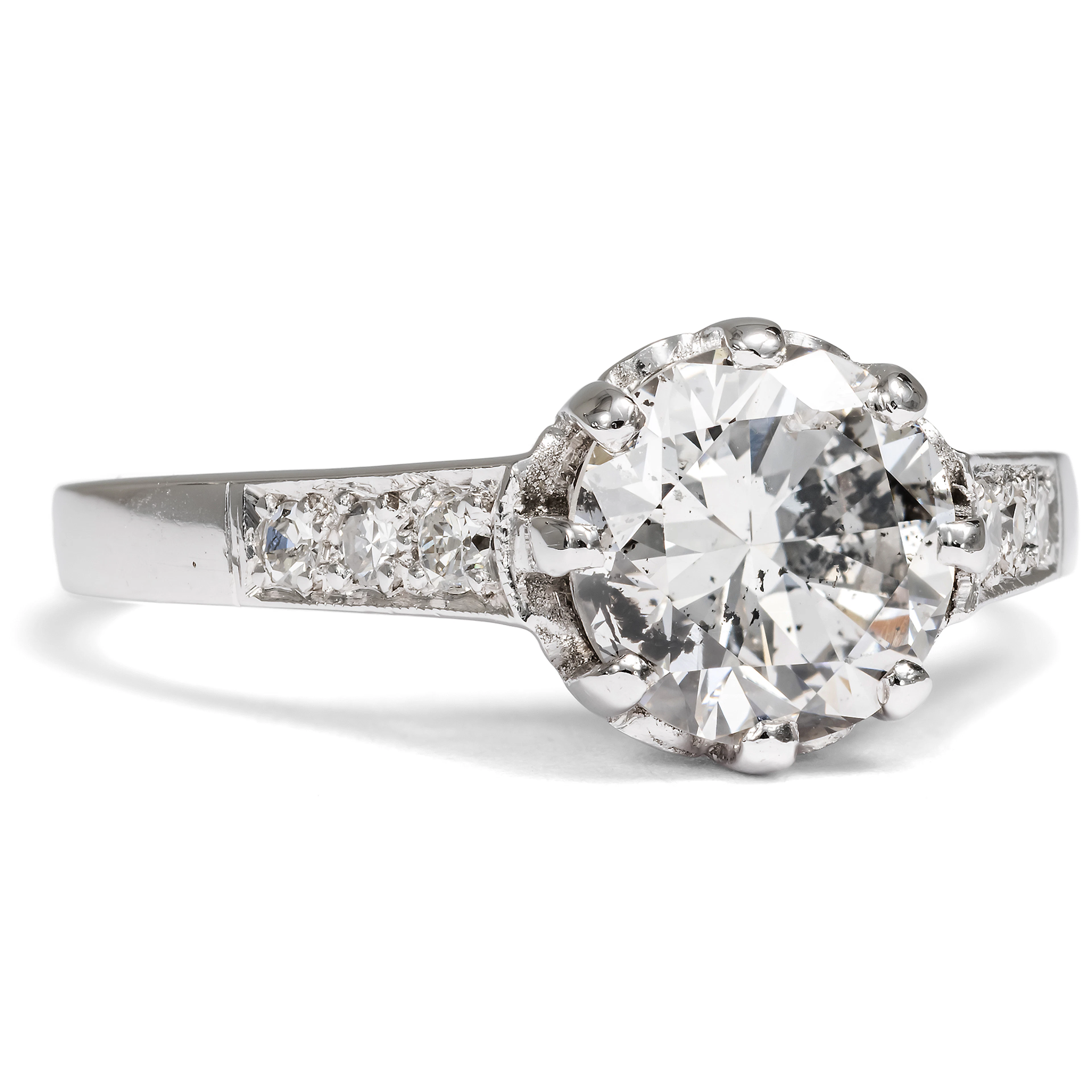 Stunning Vintage Ring with a 1.60 ct Brilliant-Cut Solitaire in White
