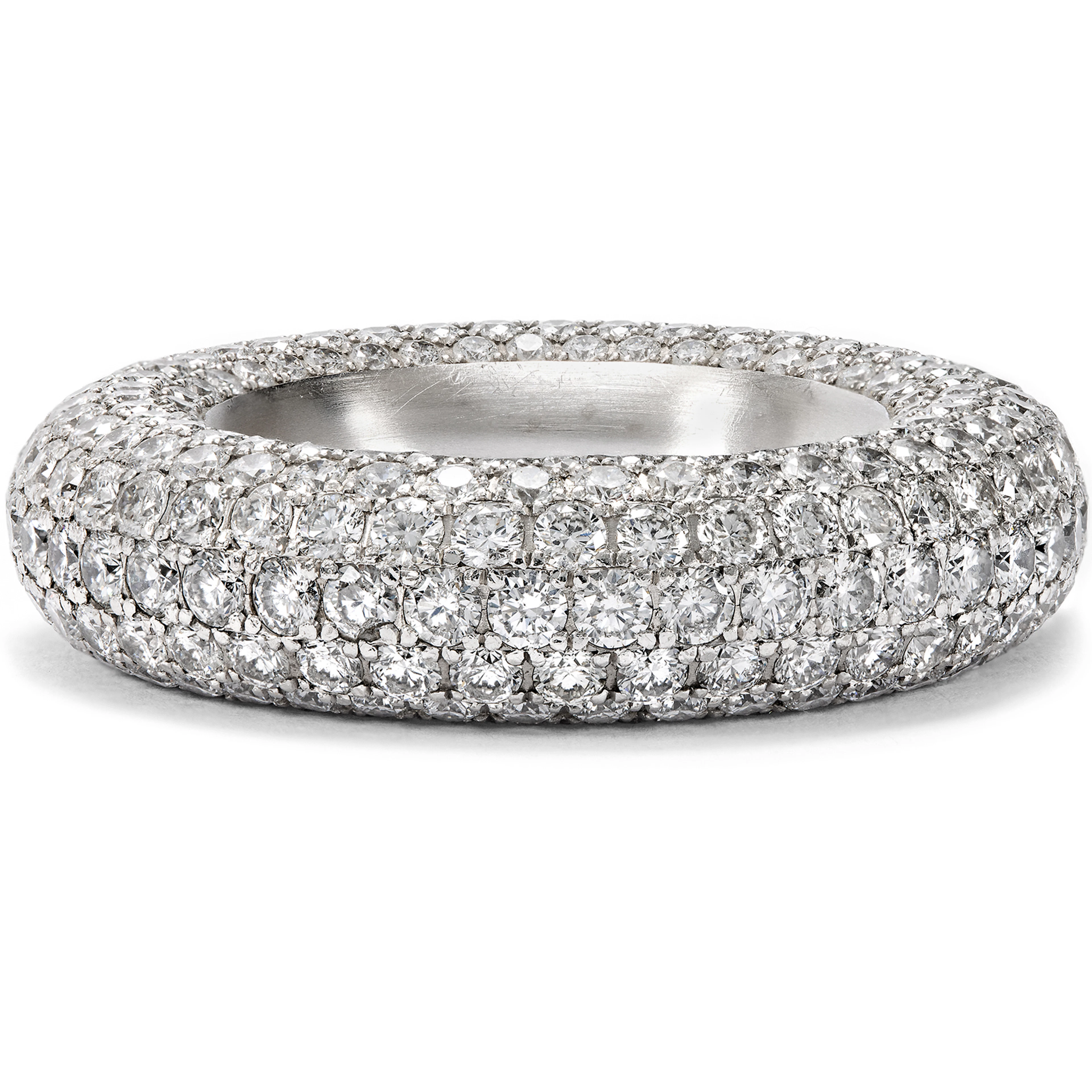 Magnificent ring with 367 brilliant-cut diamonds in platinum By Günter