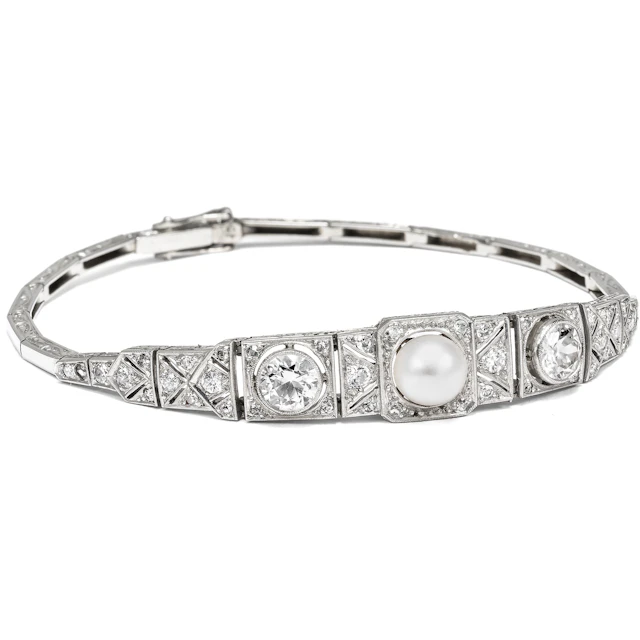 Ideal Art Deco Bracelet with Oriental Pearl and Diamonds in Platinum, c. 1930