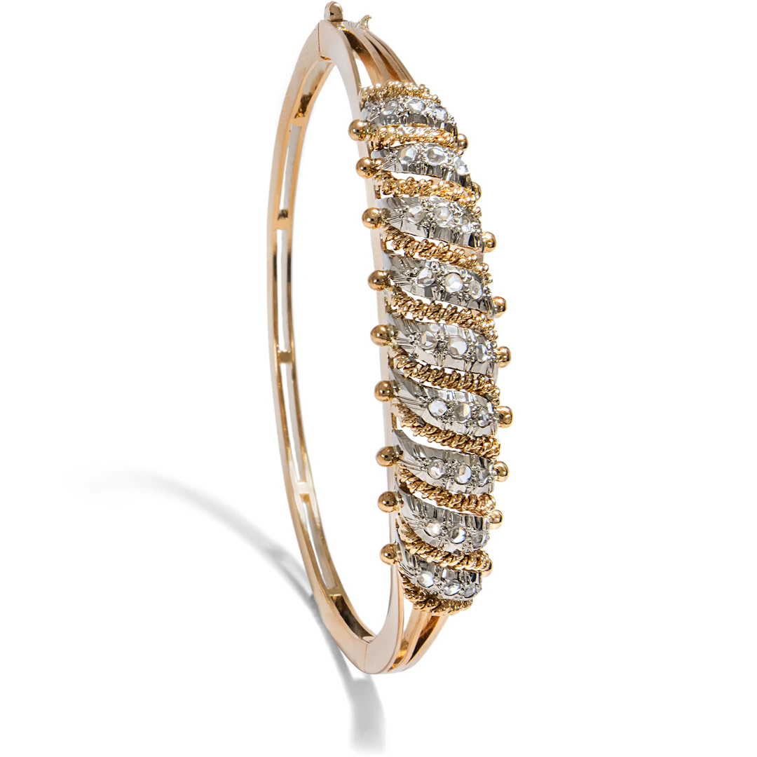 Luxurious Vintage Bangle with Diamond Roses in Gold, USA c. 1970