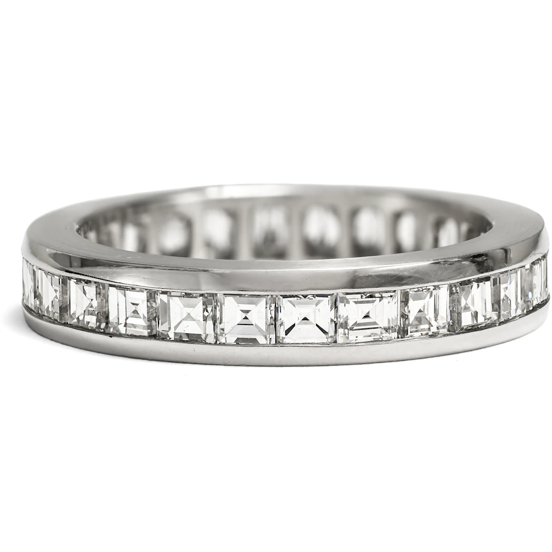 Luxurious Memory Ring with 1.90 ct Diamond Carrés in Platinum By Günter