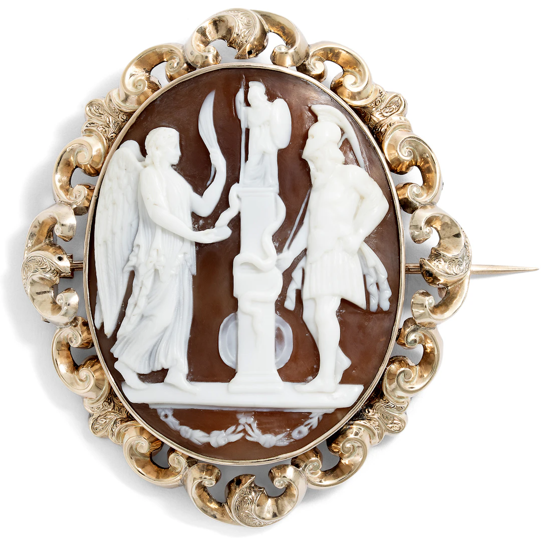 Large Shell Cameo with Themistocles & Nike in Front of Athena in Gold, c. 1850