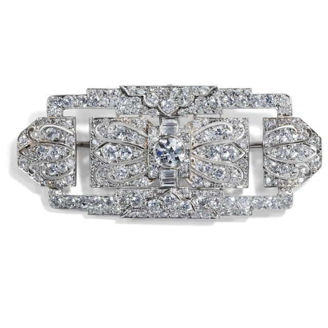 Stunning Brooch With Diamonds in Platinum, Around 1930