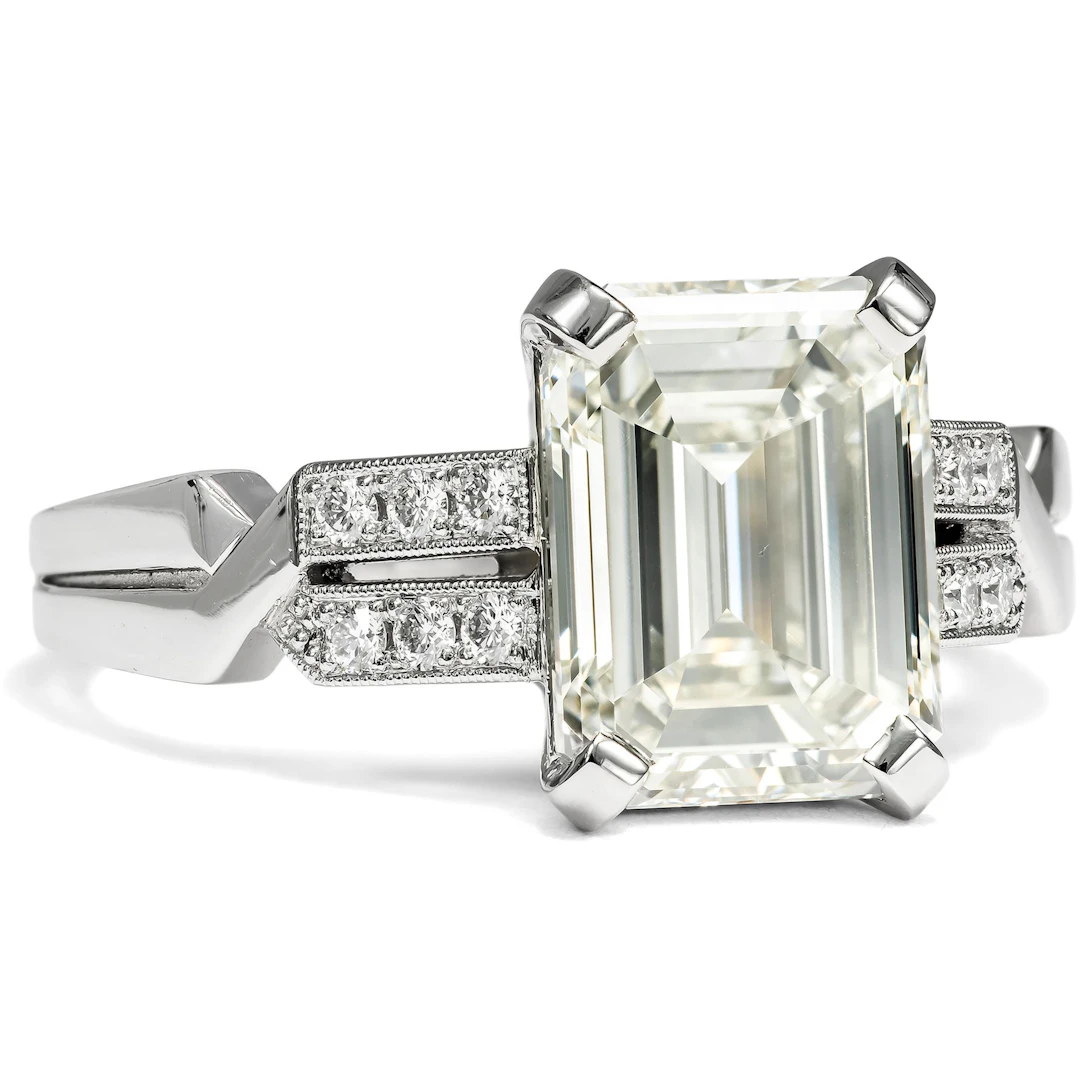 Exquisite Ring with a 3.03 Ct Emerald-Cut Diamond in Platinum, From