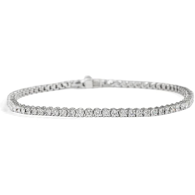 Classic Tennis Bracelet with 2.90 ct Vintage Diamonds in White Gold