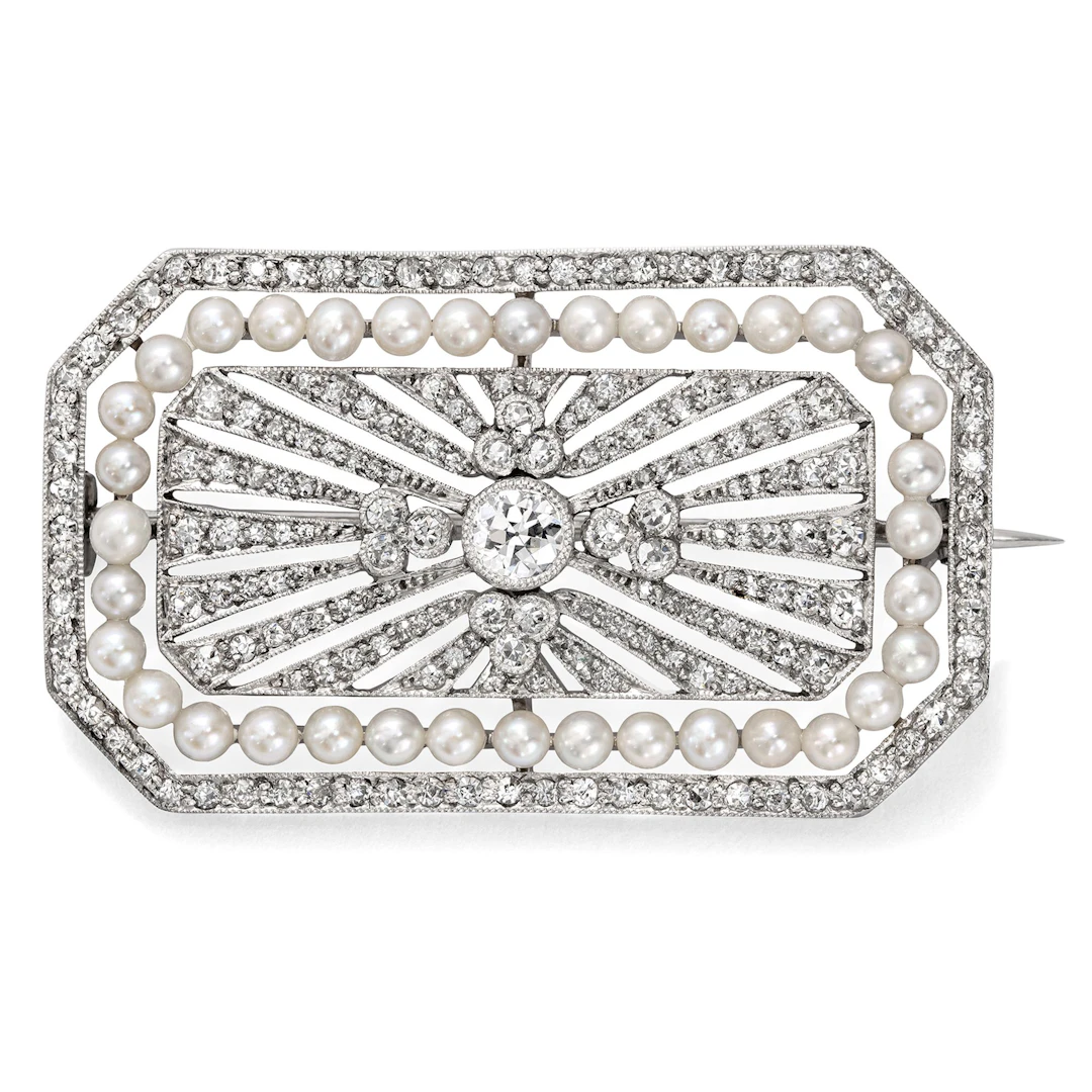 Kleinod • Luxuriöse Brosche mit Diamanten & Naturperlen in Platin