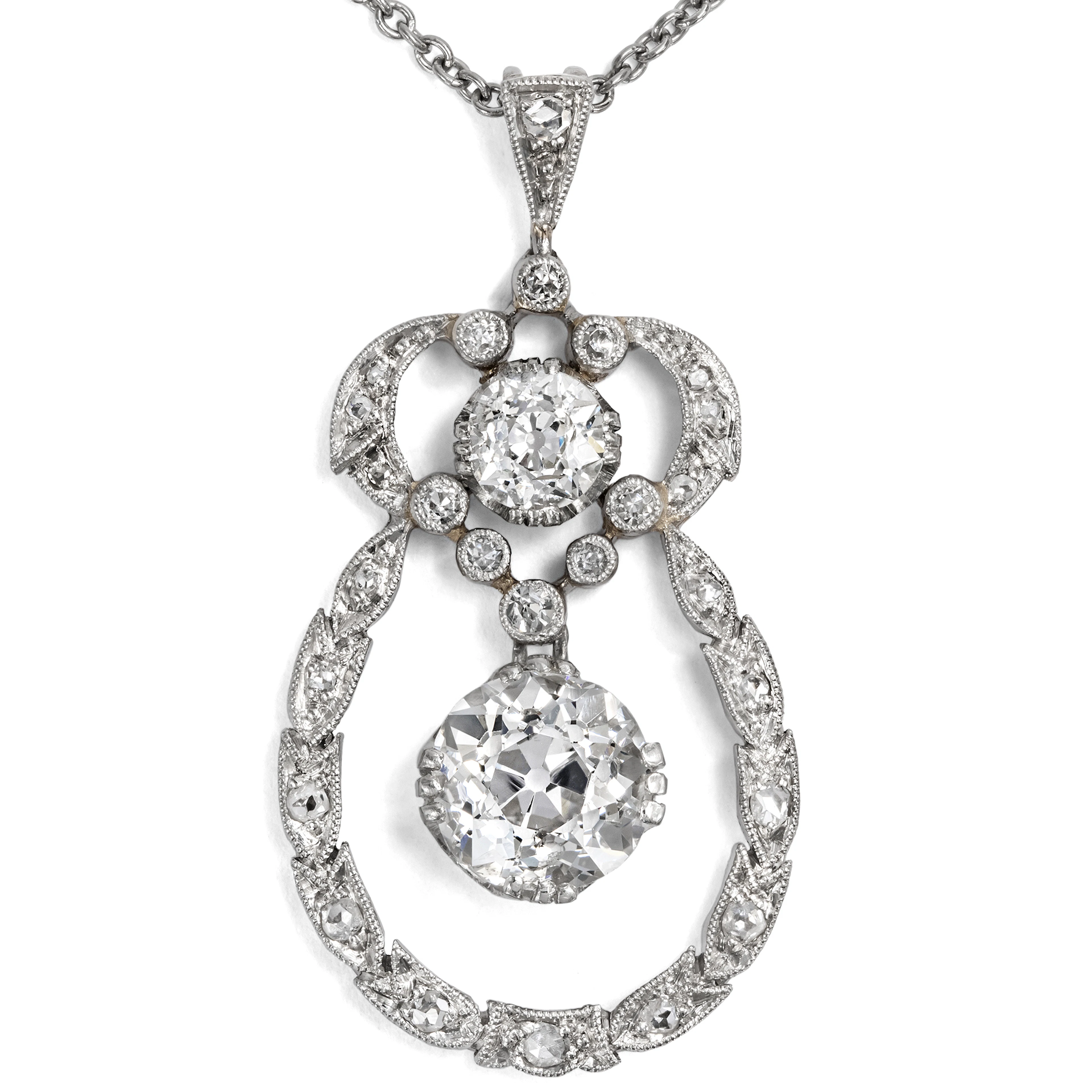 Garland Style Pendant with 1.85 ct Diamonds in Platinum, c. 1910