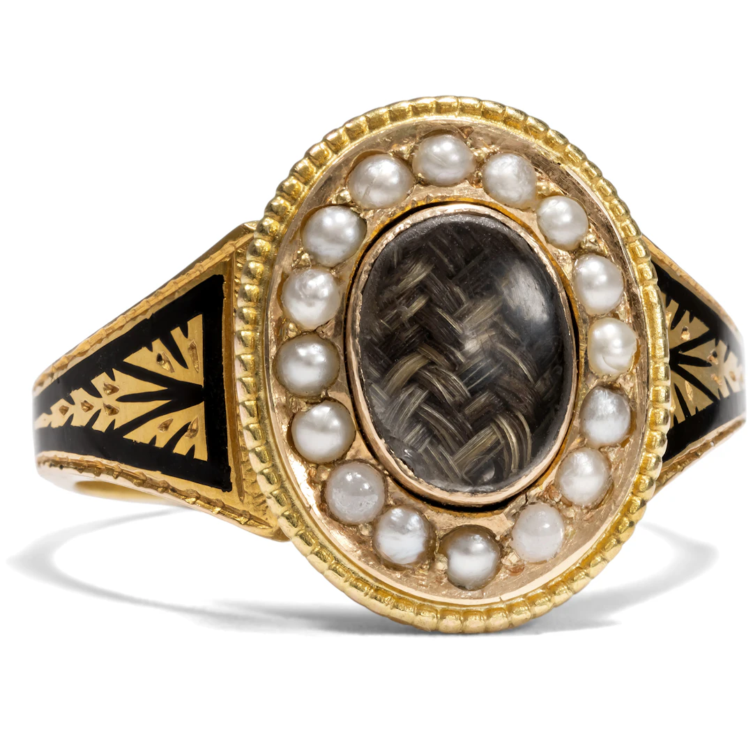 Victorian Mourning Ring with Braided Hair & Pearls in Gold, c. 1889