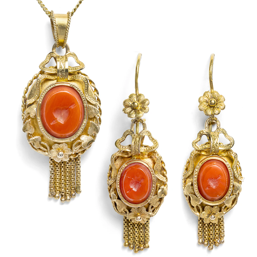 Romantic Locket With Matching Gold & Engraved Coral Earrings, Netherlands