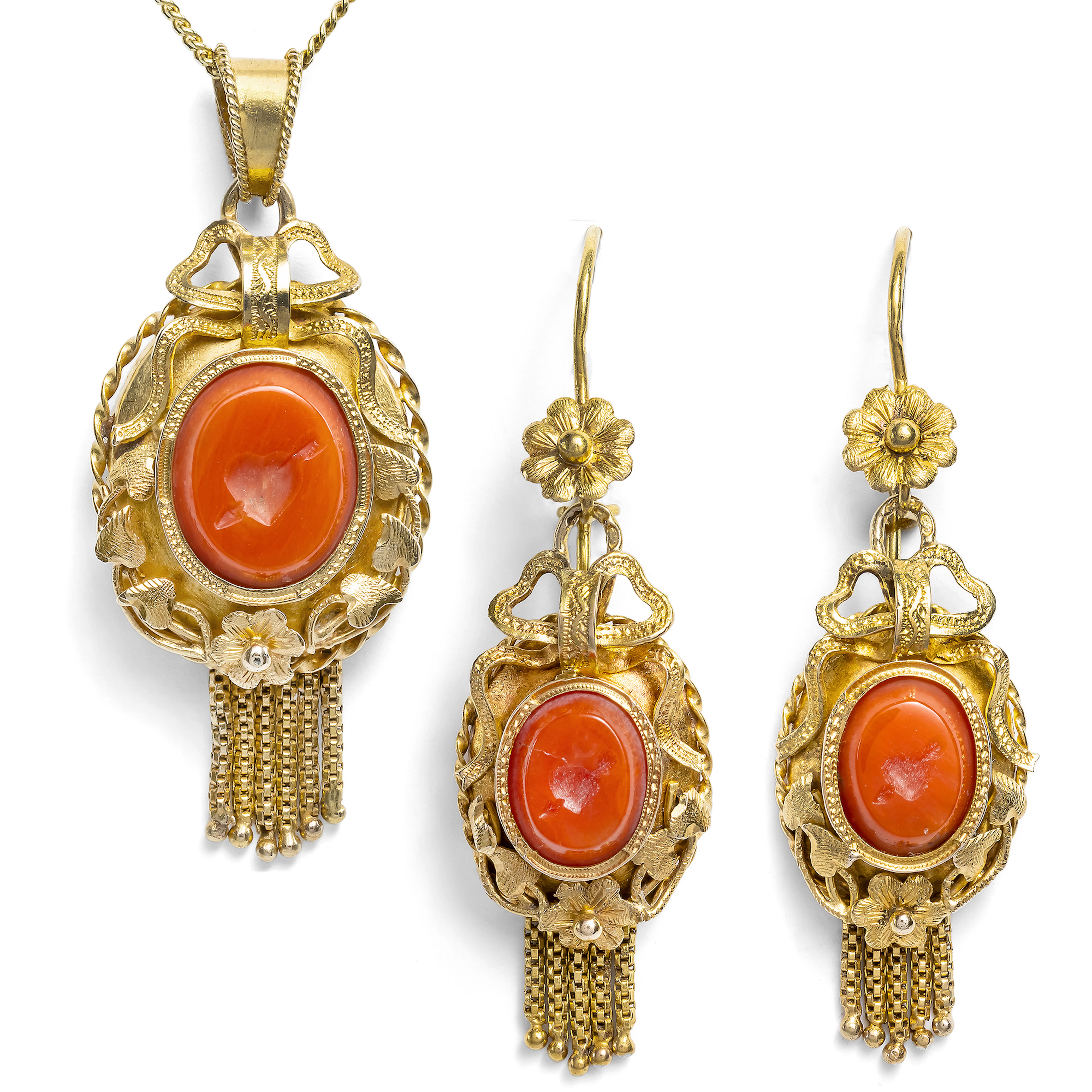 Romantic Locket With Matching Gold & Engraved Coral Earrings, Netherlands