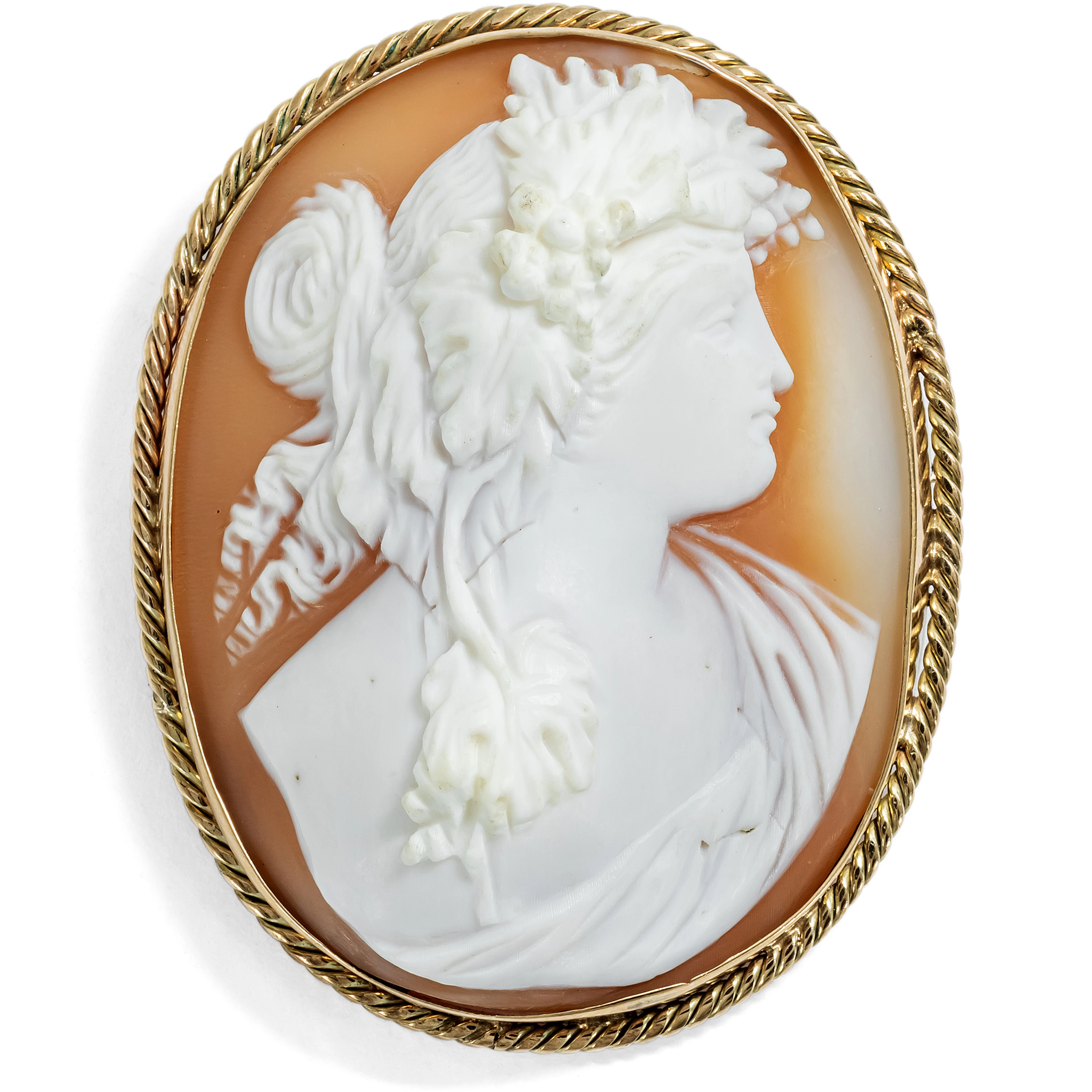 Antique Brooch With Shell cameo of a Bacchante in Gold, Circa 1905