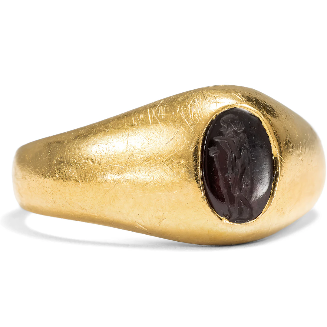 Roman cameo depicting Hebe in a Vintage Gold Ring, 2nd Century A.D.