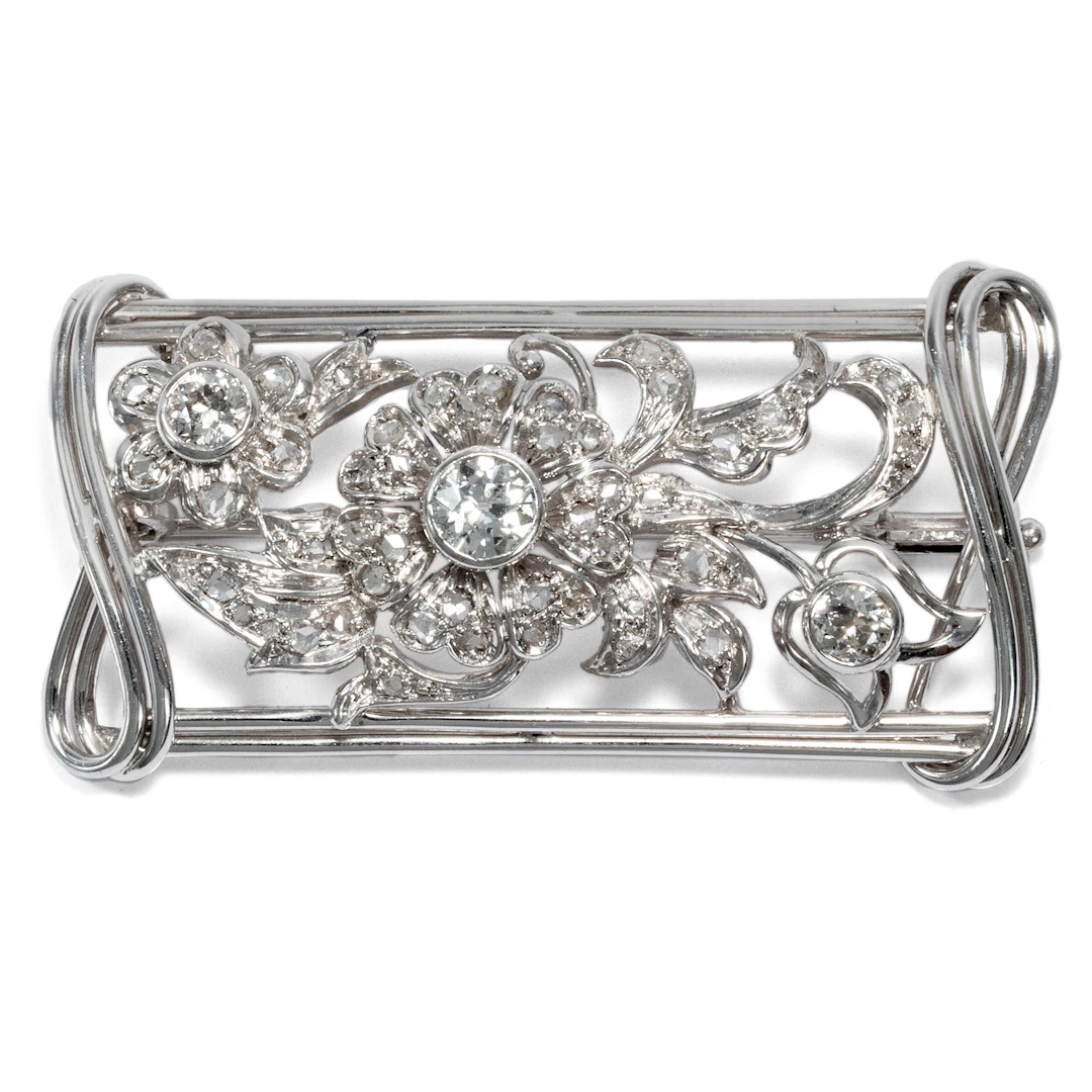 Elegant Art Deco brooch in white gold and diamonds, 1930s