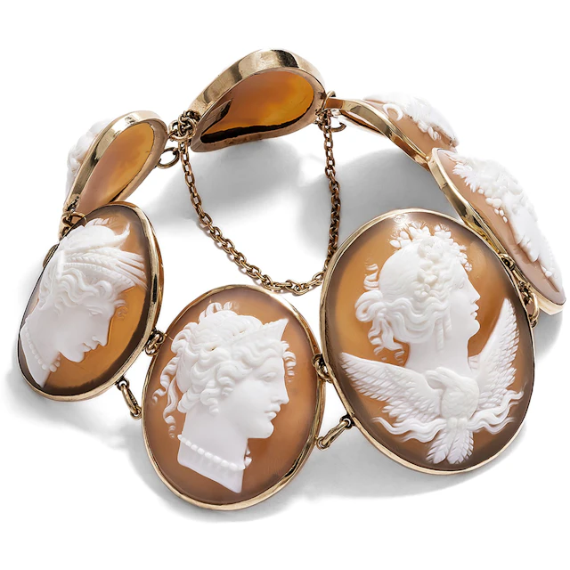 Victorian Bracelet With Seven Cameos in Gold, Circa 1860
