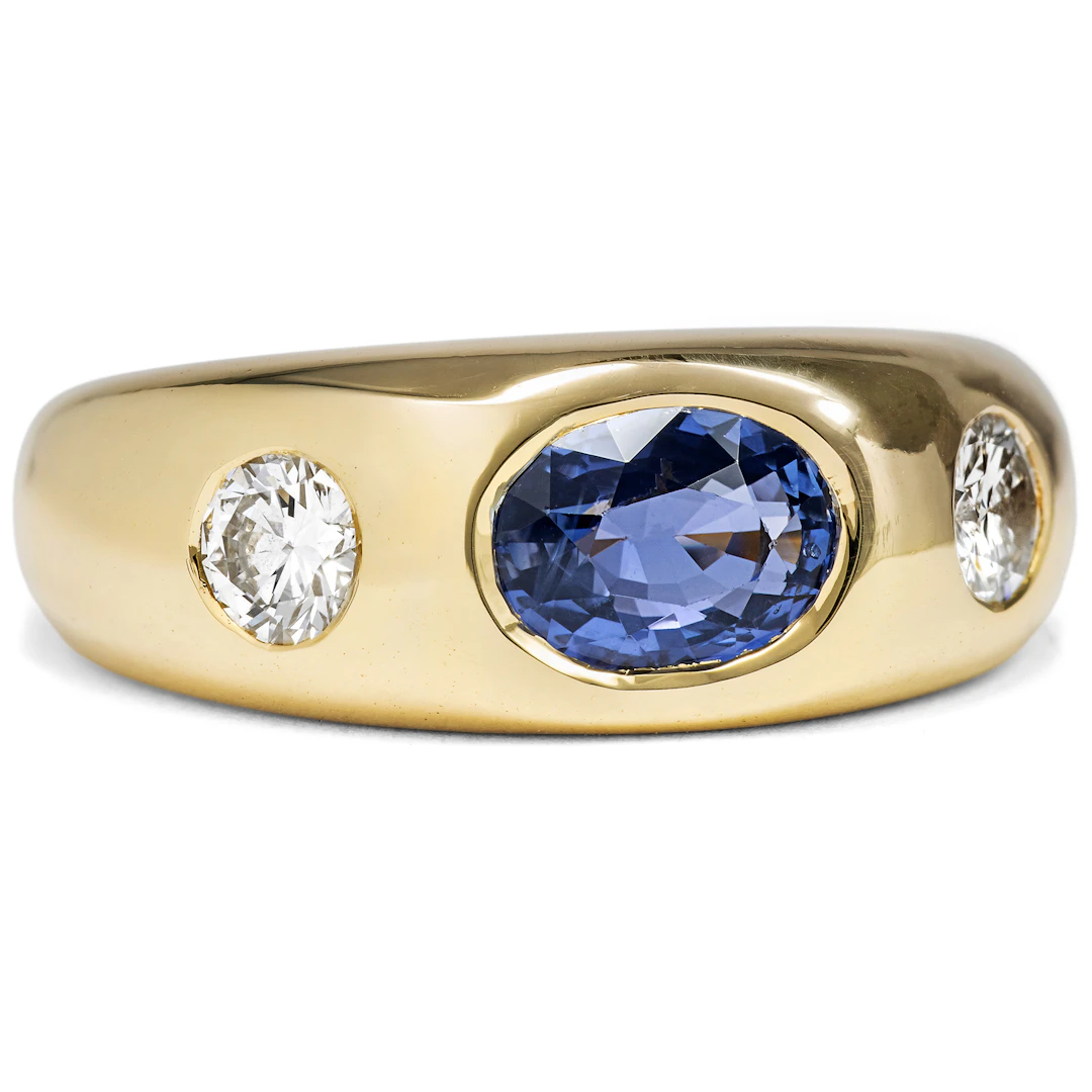 Timeless Gold Band Ring with Untreated Sapphire & Brilliant-Cut Diamonds