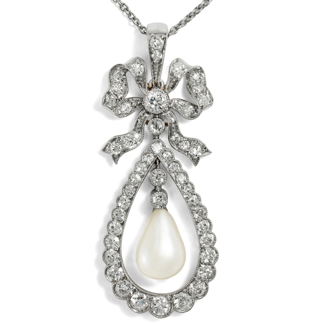 Elegant Pendant with a Natural Saltwater Pearl and Diamonds in Platinum