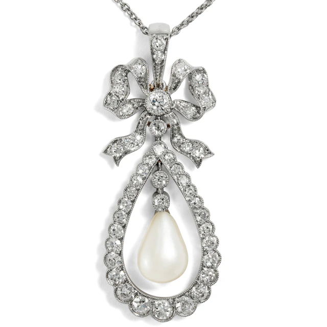 Elegant Pendant with a Natural Saltwater Pearl and Diamonds in Platinum