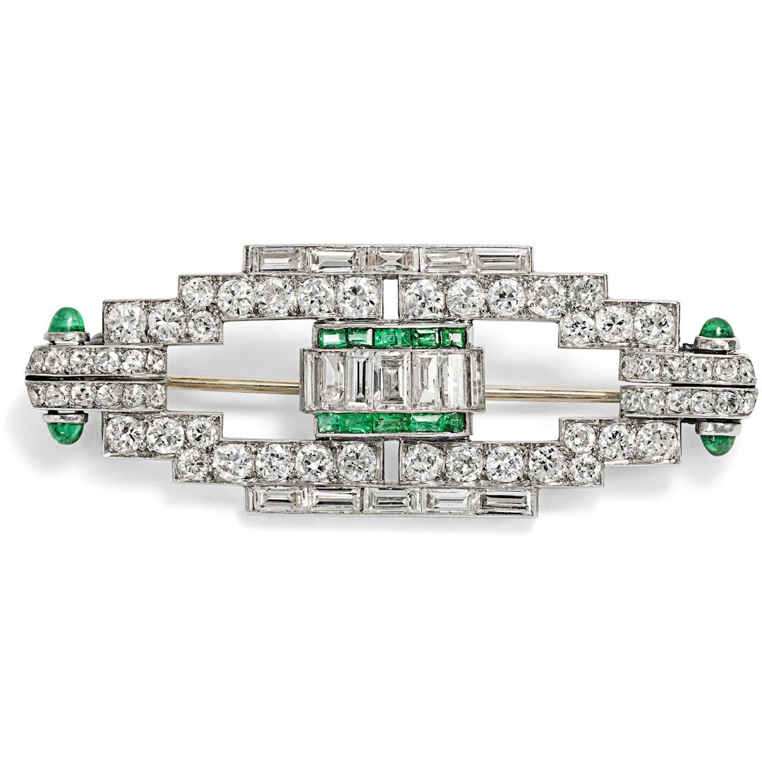 Elegant Art Deco Brooch with Emeralds & Diamonds in Platinum, France, c. 1930