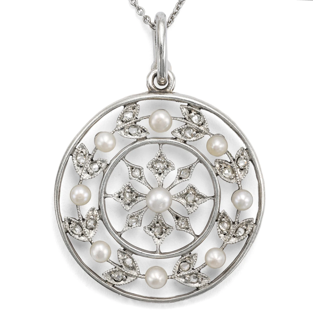 Elegant Pendant with Diamonds and Pearls in Platinum, Paris, c. 1910