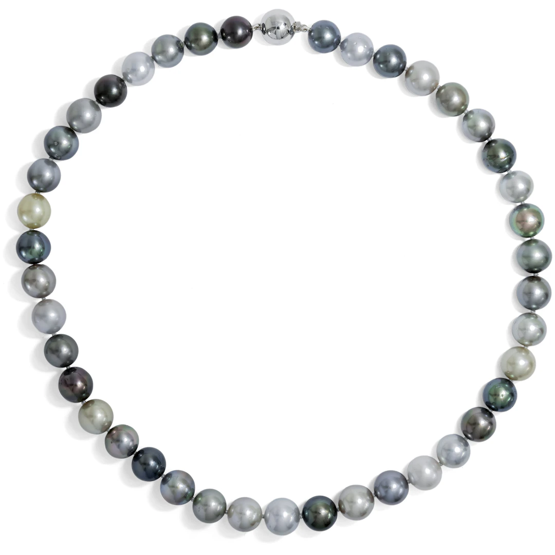 Vintage NEcklace Made of Tahitian Cultured Pearls by Schoeffel, Stuttgart